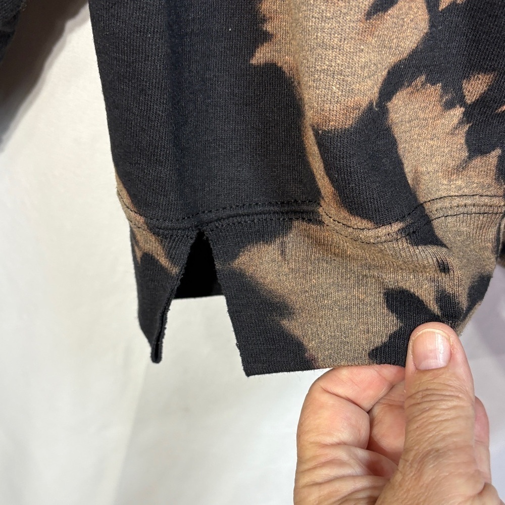 🪐Stylish Black bleach, dyed, distressed sweatshirt: - Picture 4 of 9